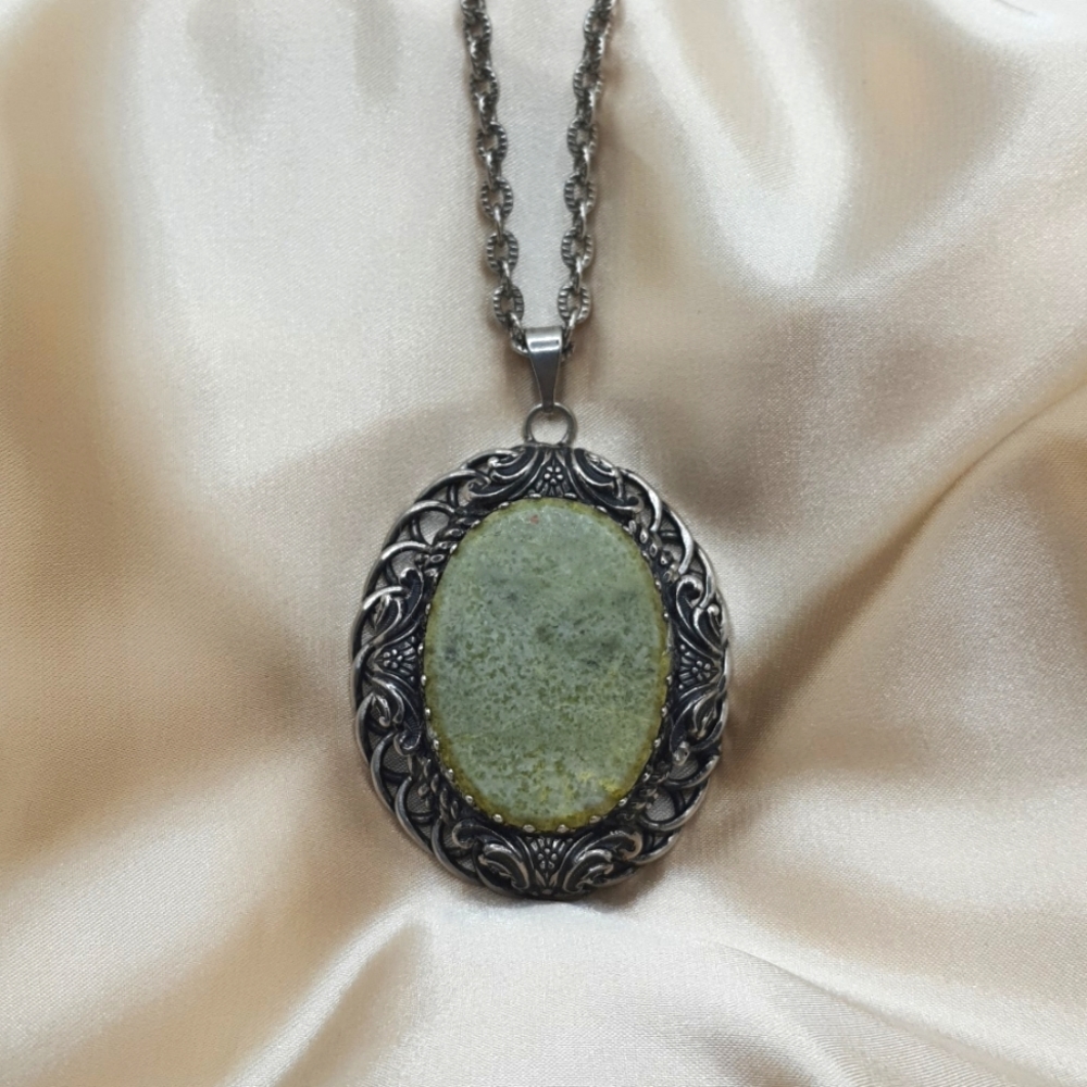 Statement necklace